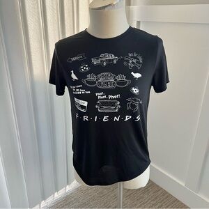 FRIENDS Junior’s T-Shirt Size Medium